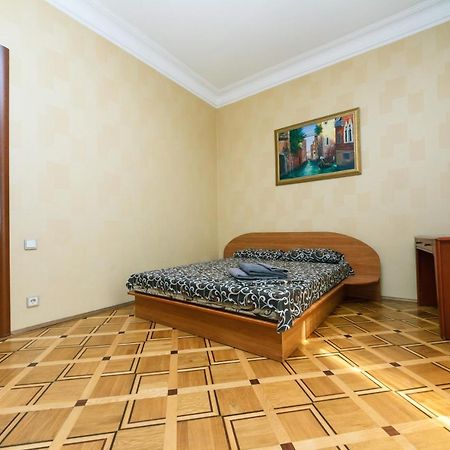 Apartment on Kreshchatik st, 17 Kiew Exterior foto