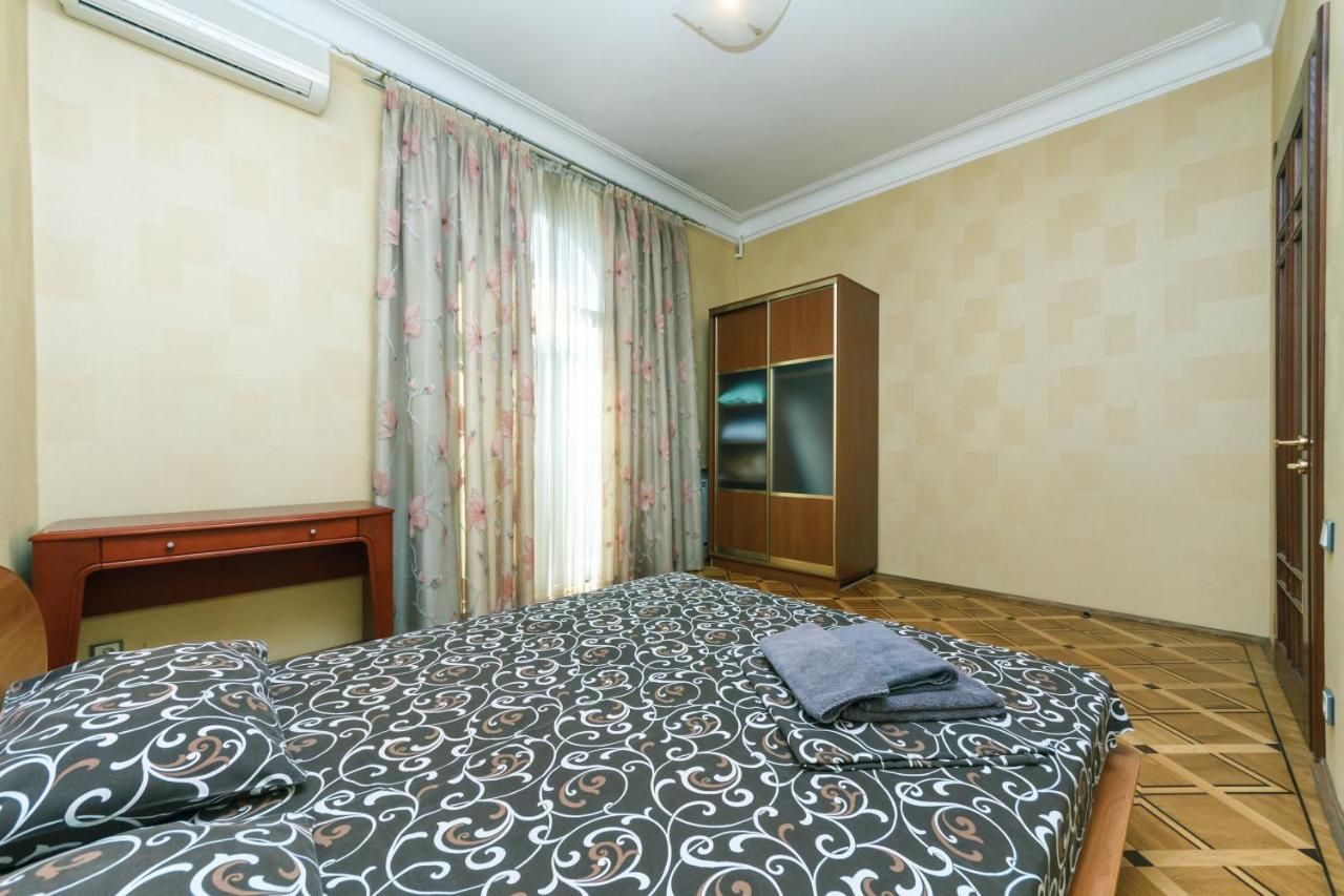 Apartment on Kreshchatik st, 17 Kiew Exterior foto