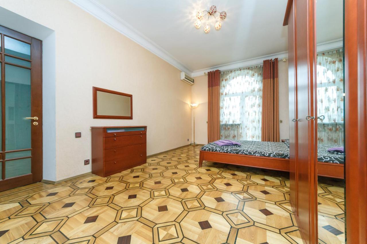 Apartment on Kreshchatik st, 17 Kiew Exterior foto