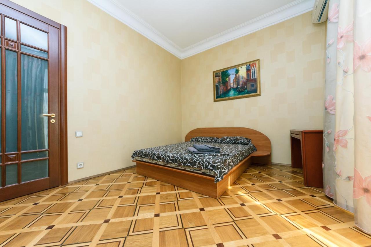 Apartment on Kreshchatik st, 17 Kiew Exterior foto