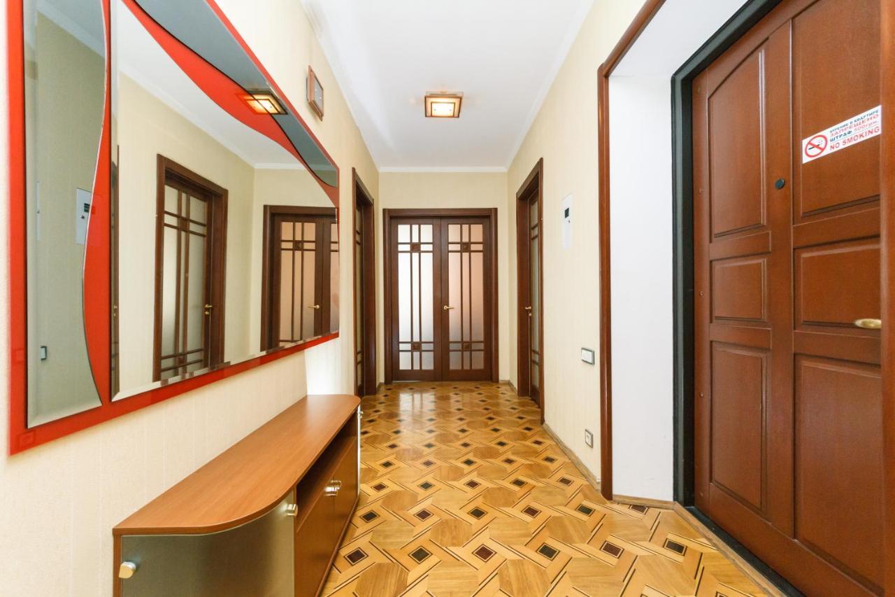 Apartment on Kreshchatik st, 17 Kiew Exterior foto