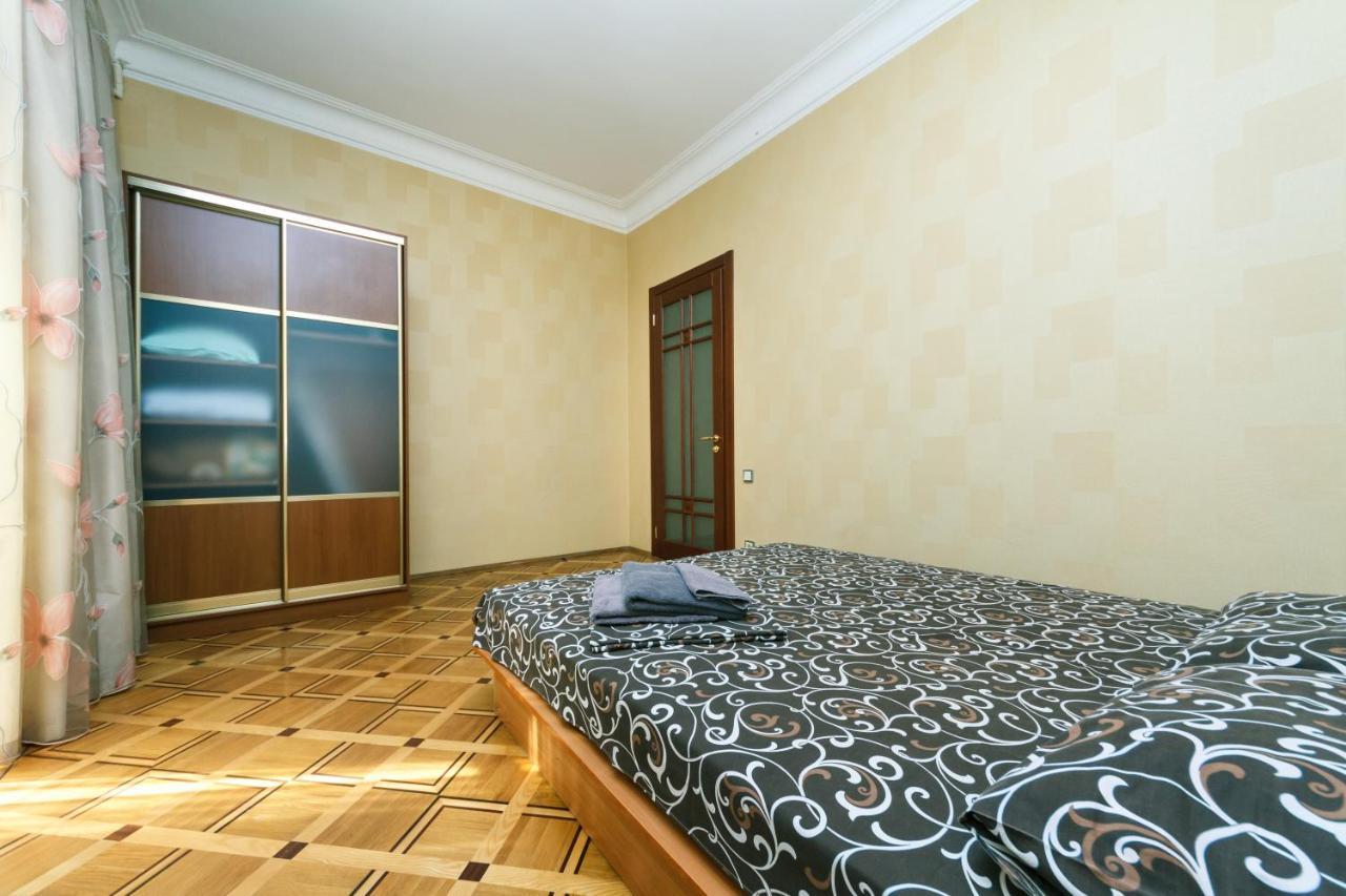 Apartment on Kreshchatik st, 17 Kiew Exterior foto