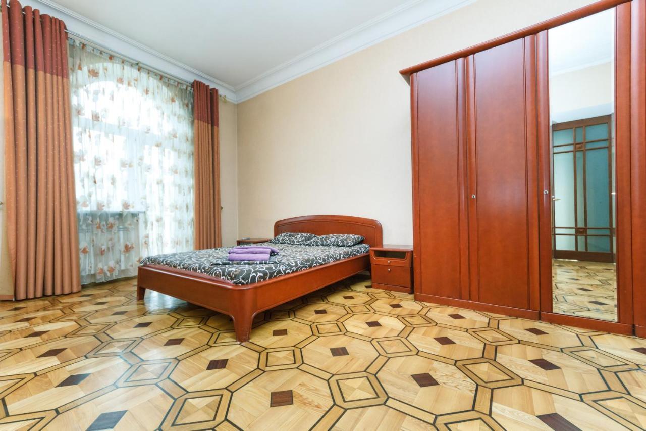 Apartment on Kreshchatik st, 17 Kiew Exterior foto